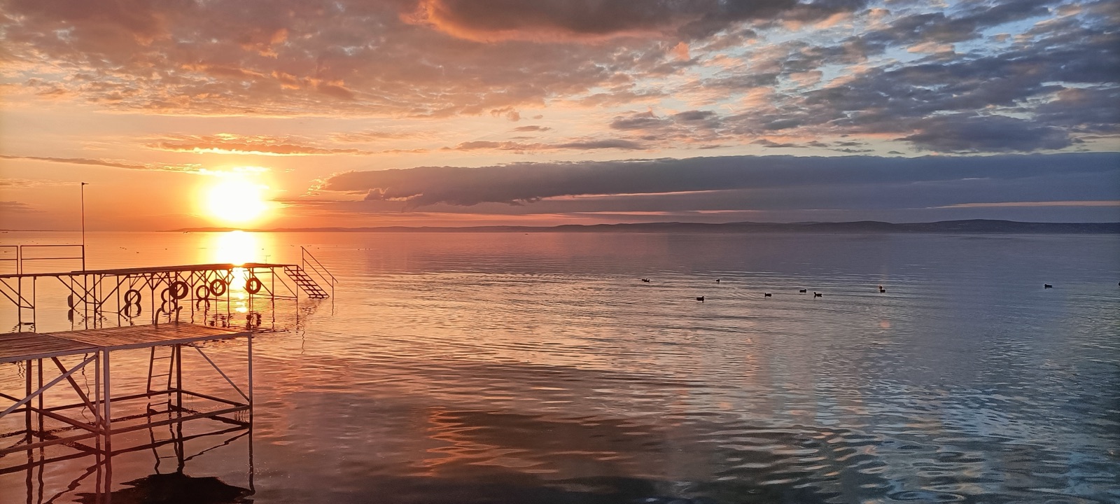 Zachód słońca nad Balatonem z molo